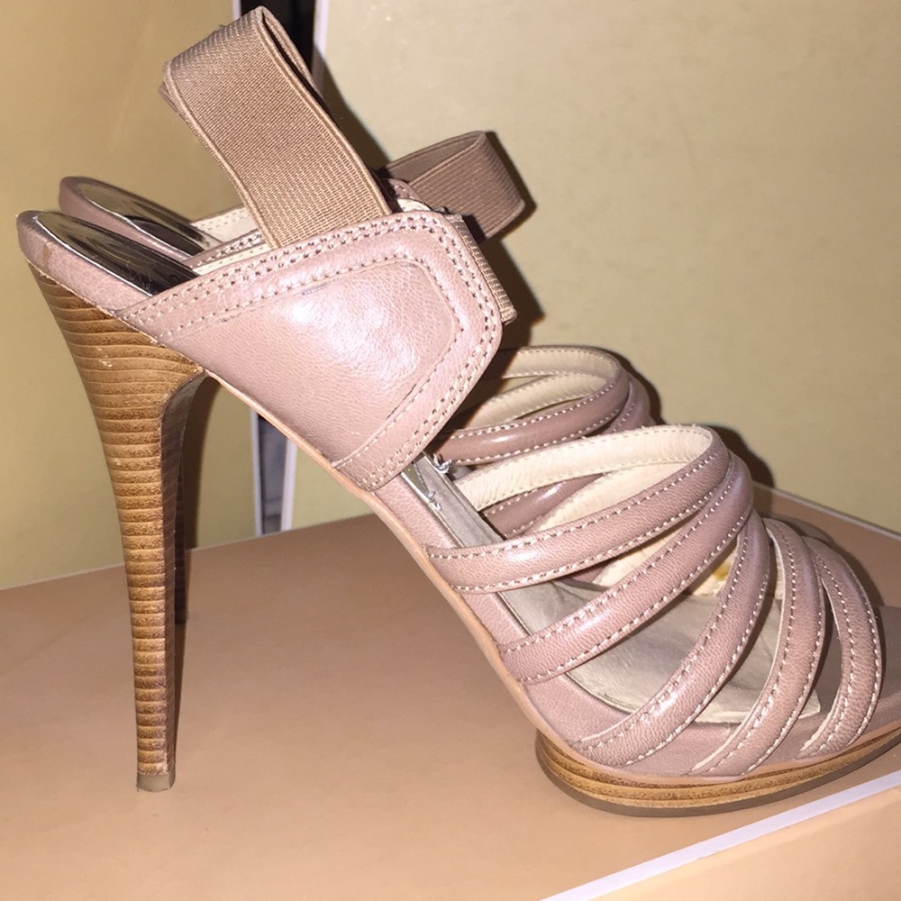 Michael Kors MICHAEL Tonne Sandal